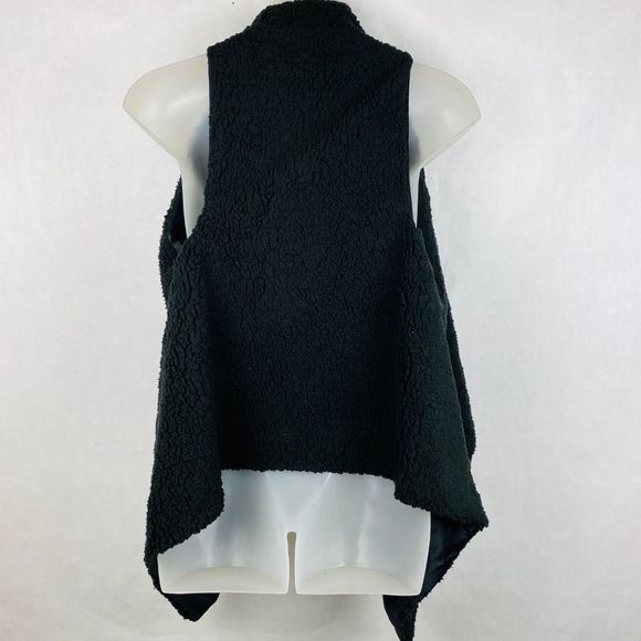 Marcus Allen Sherpa Black Tiered  Flowy Vest - Picture 5 of 8